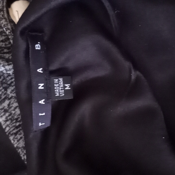 Tiana B. medium slinky multi color dress - Picture 4 of 4